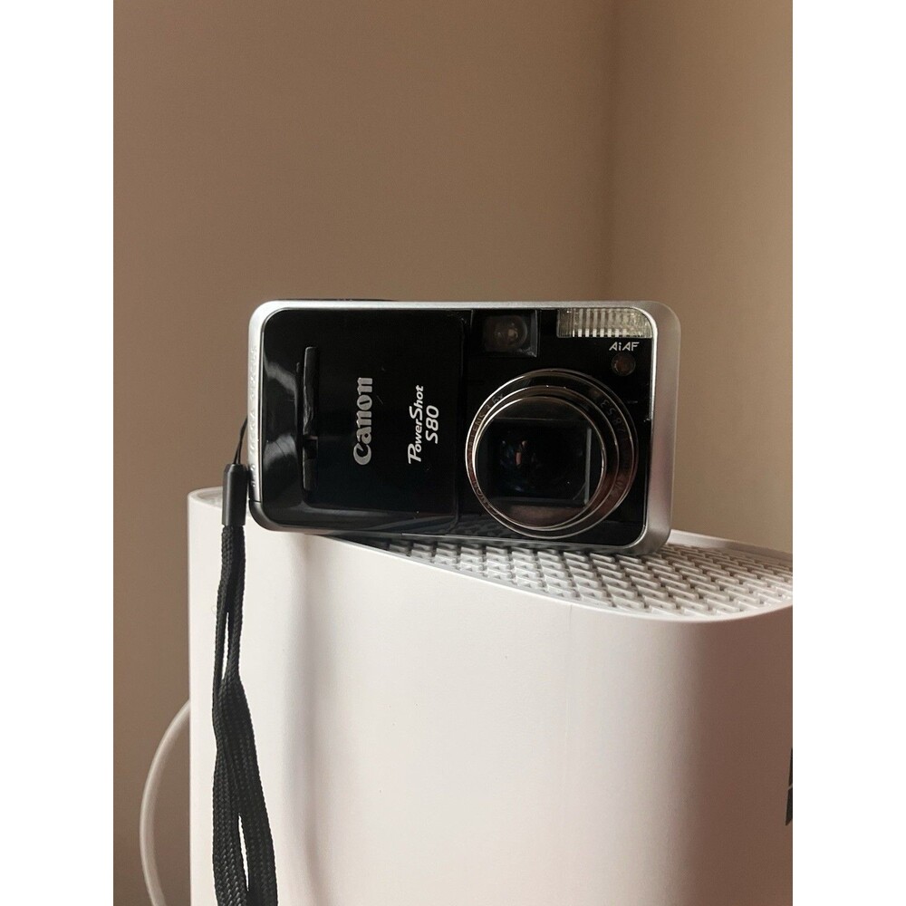 Canon PowerShot S80 8MP Digital Camera Bundle Battery SD Card & Charger